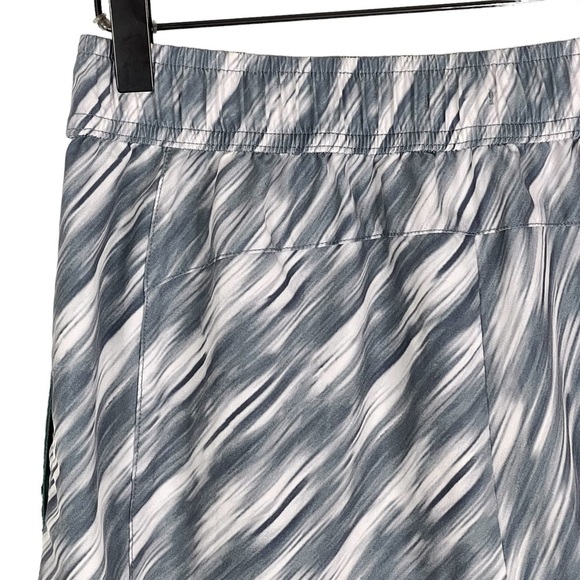 Peloton Turin Shorts Mens Medium Abstract Print Elastic Waist Lined Training Gym - Picture 8 of 13